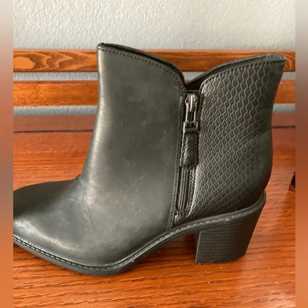 Clarks women’s leather